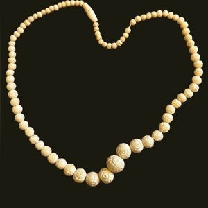 👍 Free with Purchase OR 2/$15. Ivory-effect moulded celluloid? plastic beads